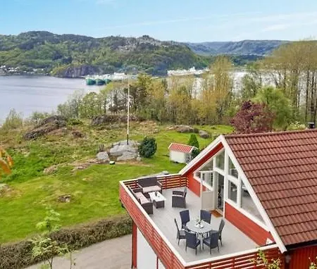 Feriehus Skomrak Lyngdal, Norway *